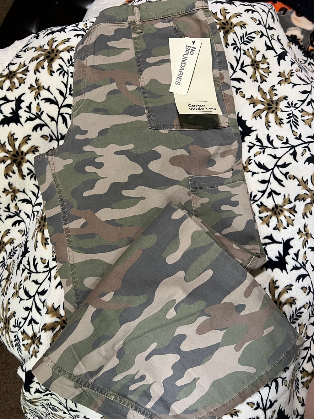 No Boundaries womens Camo Cargo Wide-Leg cargo pants - Green/Brown/Gray